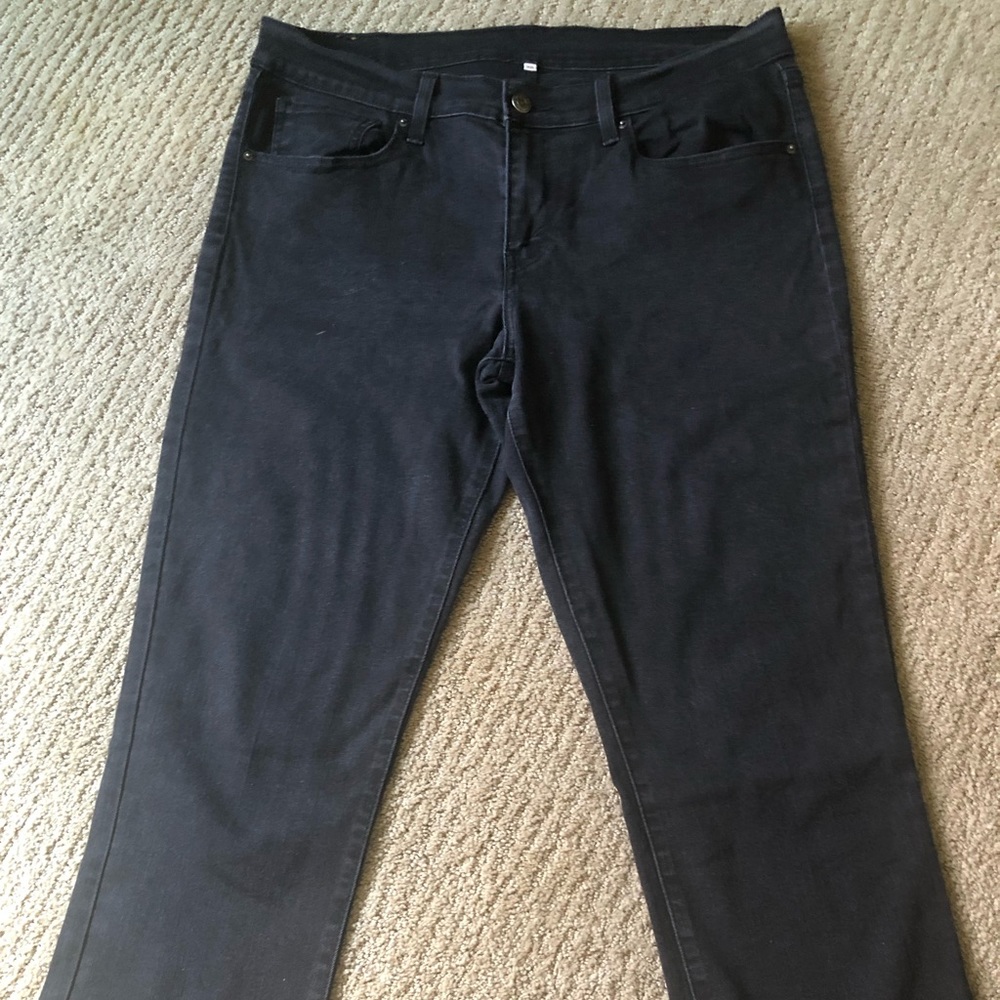 Ladies Black Levi’s Jean Capri